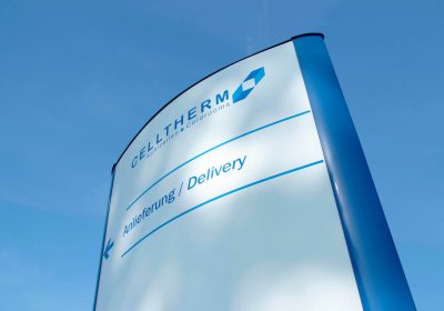 CELLTHERM-Pylon zur Orientierung auf dem Firmengelände